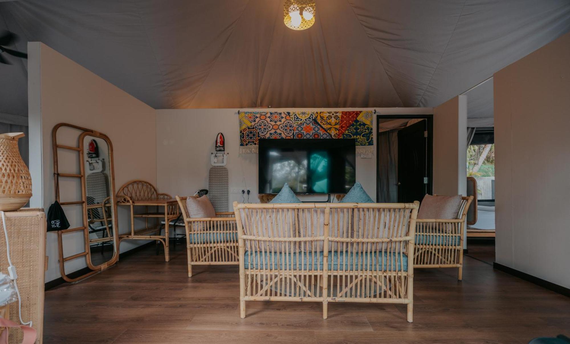 Kmah Parkland With Outdoor Jacuzzi Luxury tent