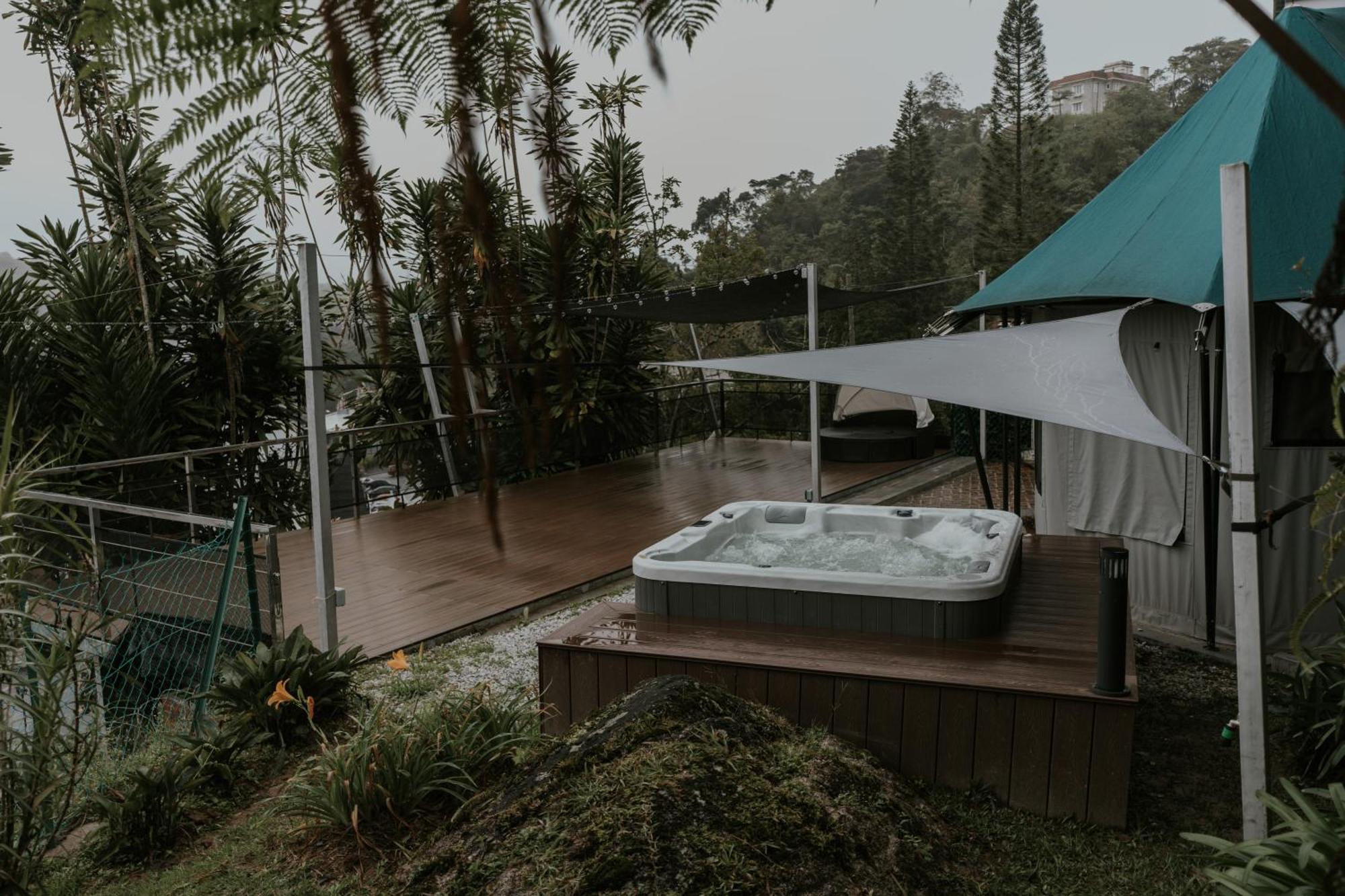 Luxury tent Kmah Parkland With Outdoor Jacuzzi
